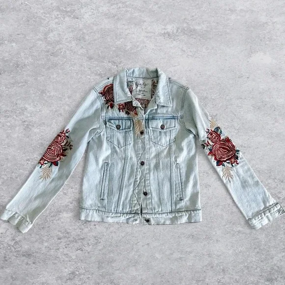 Anthropologie Kyla Seo Light Wash Denim Jacket Floral Rose Embroidered Boho Blue - Picture 2 of 7